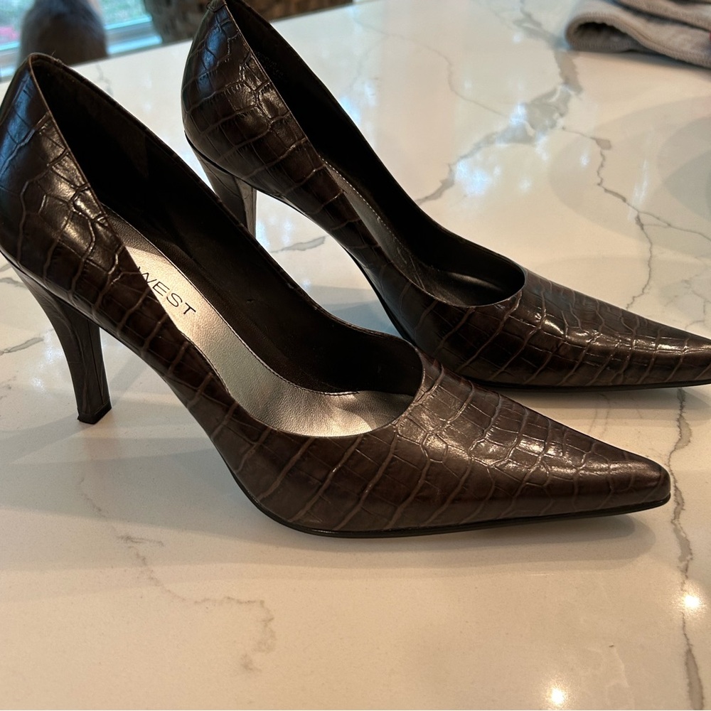 Vintage Nine West Riche Brown Crocodile textured pumps. 8.5 medium. NWT